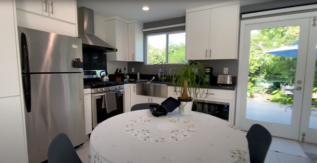 Foto del edificio - 11852 Menlo Ave