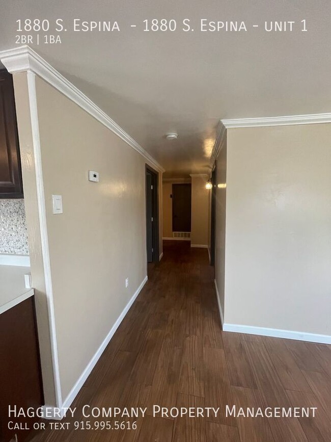 Building Photo - 2 bed 1 bath all utilities included