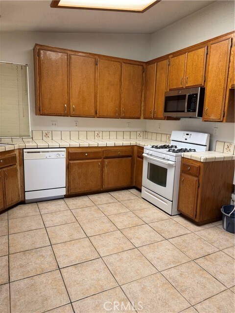 Foto del edificio - 17378 Danbury Ave