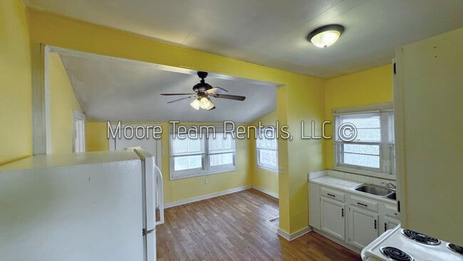 Building Photo - 2BR Home with Water, Sewer & Lawn Care Included + Covered Porch