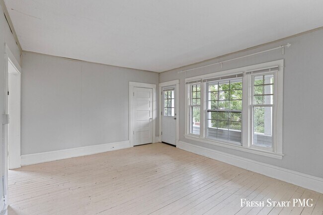Building Photo - 820-822 Watson St SW