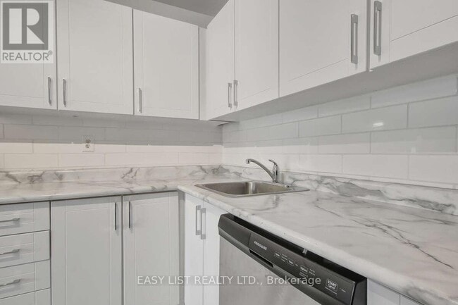 Building Photo - 6530 Glen Erin Dr