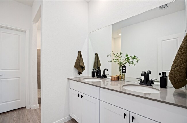 Building Photo - 808 Riviera Ct