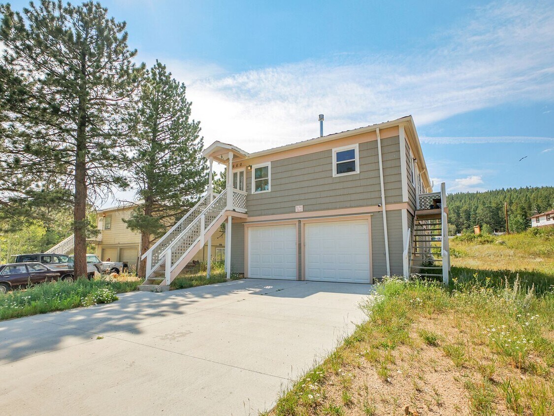 Primary Photo - 4 Bedroom, 2 bath home with 2 car garage