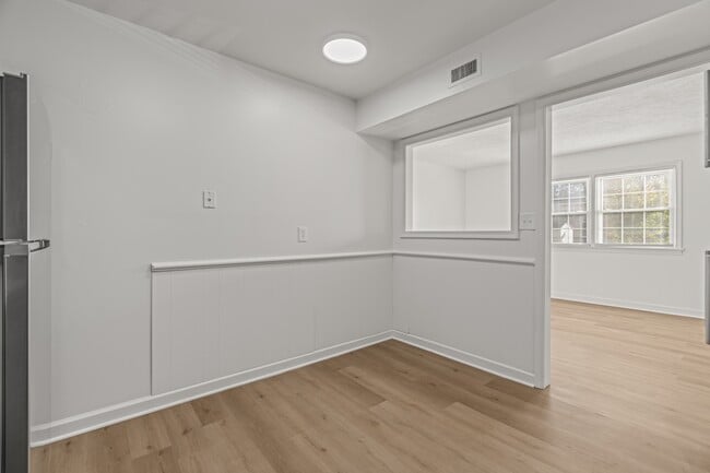 Building Photo - Summercrest Apartments