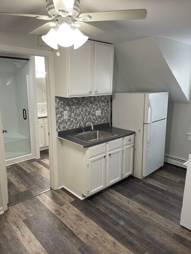 Kitchen - 8121 Christie Ave