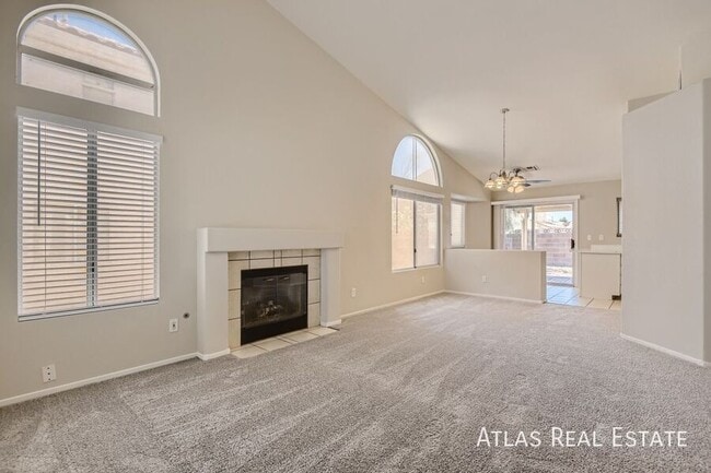 Building Photo - 1833 Fan Fare Dr