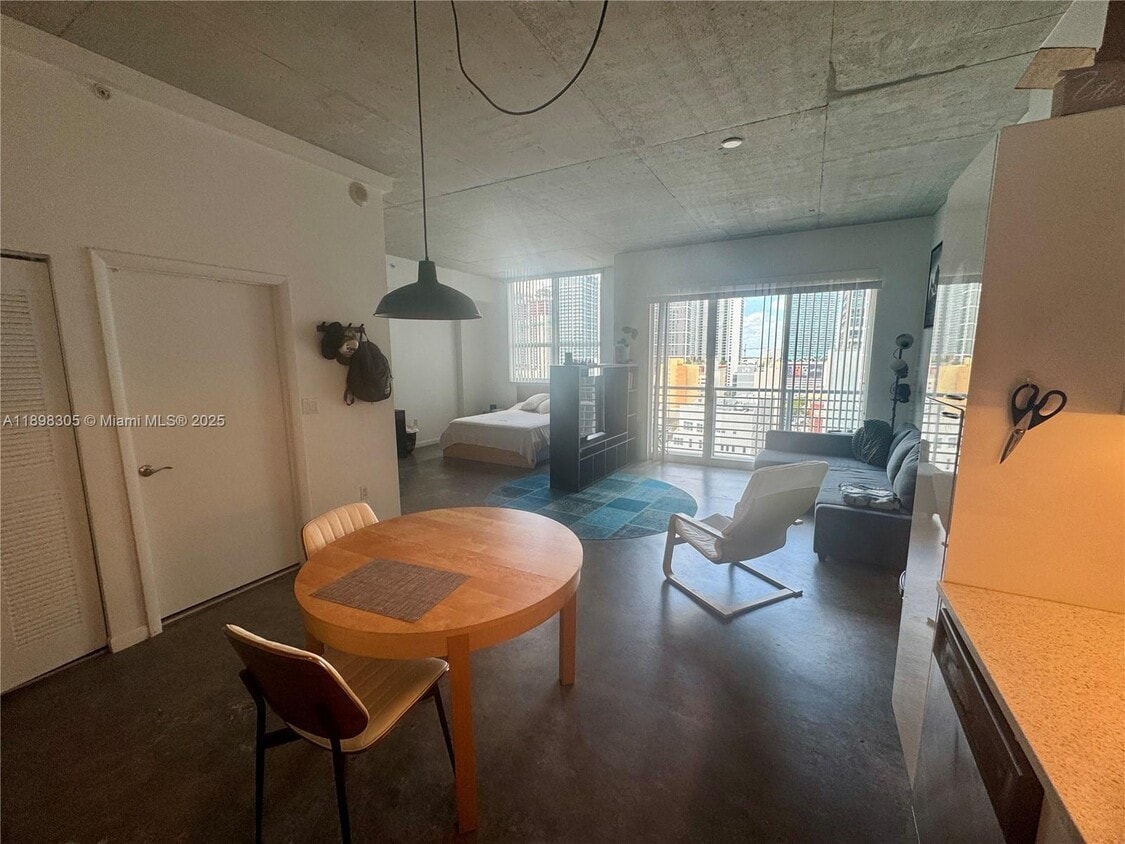 Foto principal - 133 NE 2nd Ave