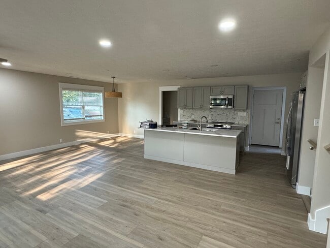 Building Photo - 1848 Garden St