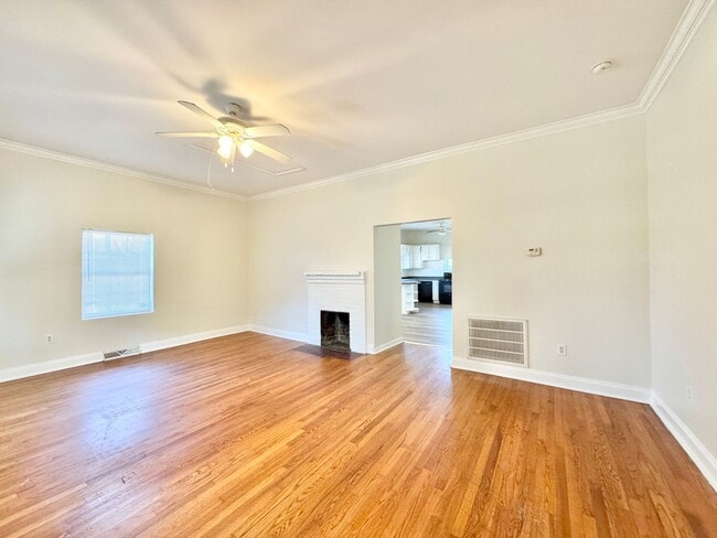 Foto del edificio - Spacious 2 Bedroom With Office