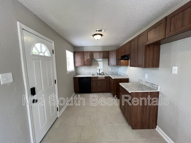 Building Photo - 734 Tampa Ave