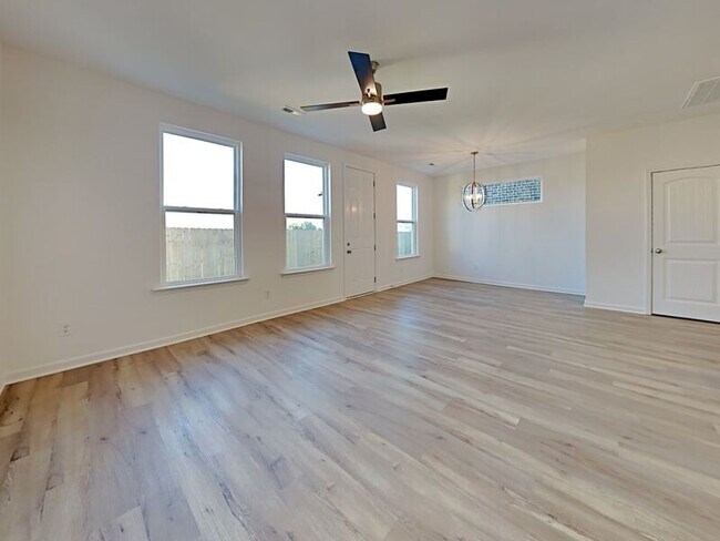 Foto del edificio - 2656 Lakevilla Dr