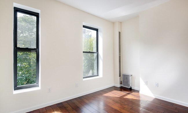 Building Photo - 568 Baltic St