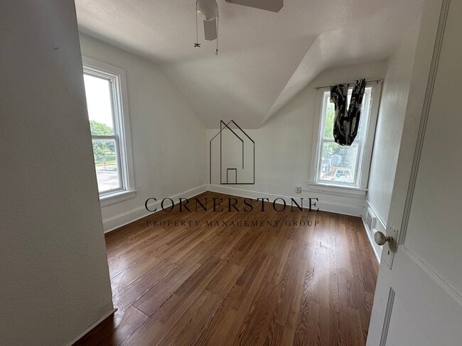 Building Photo - Cute 2 bedroom $750 per month