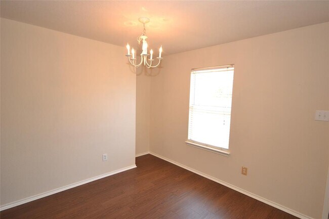 Building Photo - 911 Remington Dr