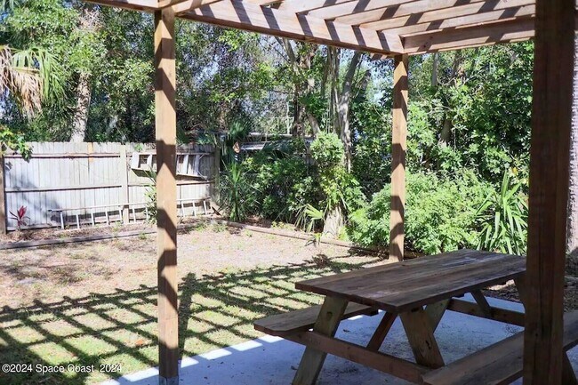Foto del edificio - 614 Shady Ln