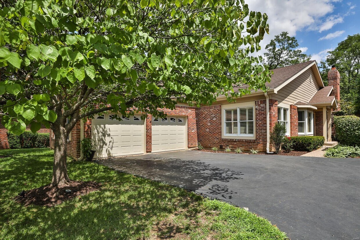 Primary Photo - 1627 Timberlake Manor Pkwy