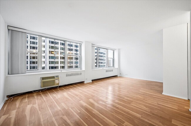 Foto del edificio - 4250 N Marine Dr