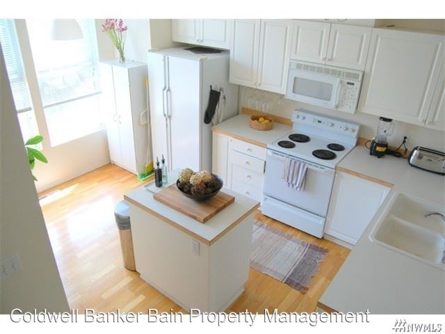 Building Photo - 2146 Newport Way NW