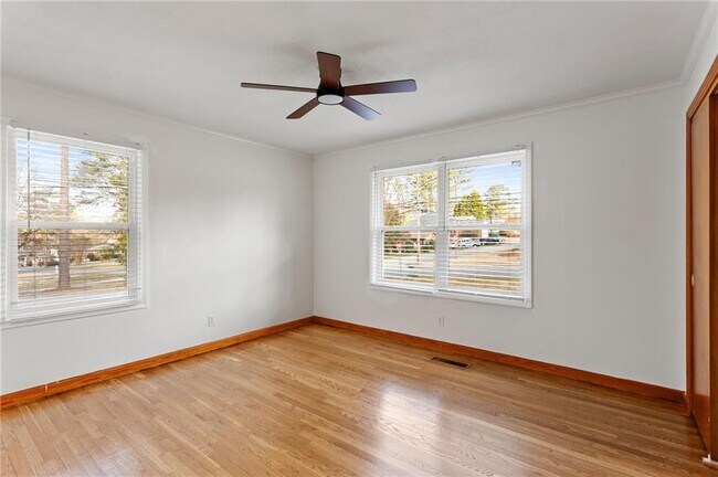 Foto del edificio - 798 Bank St SE