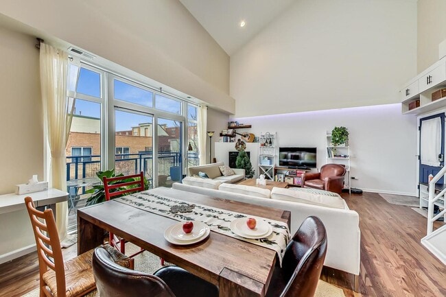 Building Photo - 2251 W St Paul Ave