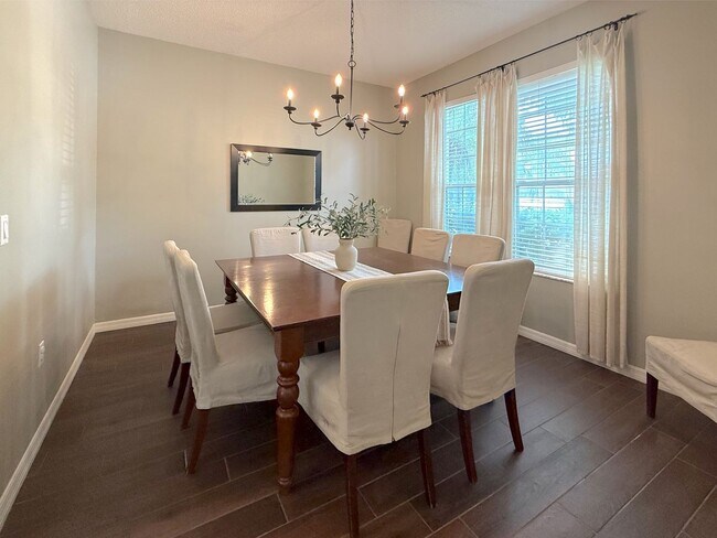 Foto del edificio - Spacious 5BR/3.5BA Home with Huge Backyard...