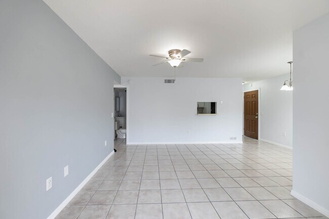 Building Photo - 1063 S Buena Vista Dr