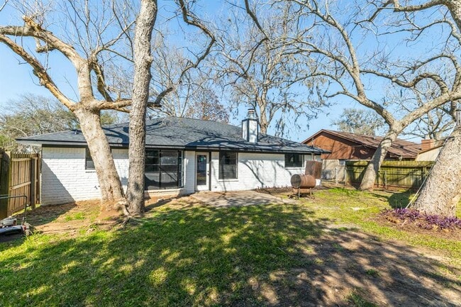 Foto del edificio - 111 Sunflower Ln
