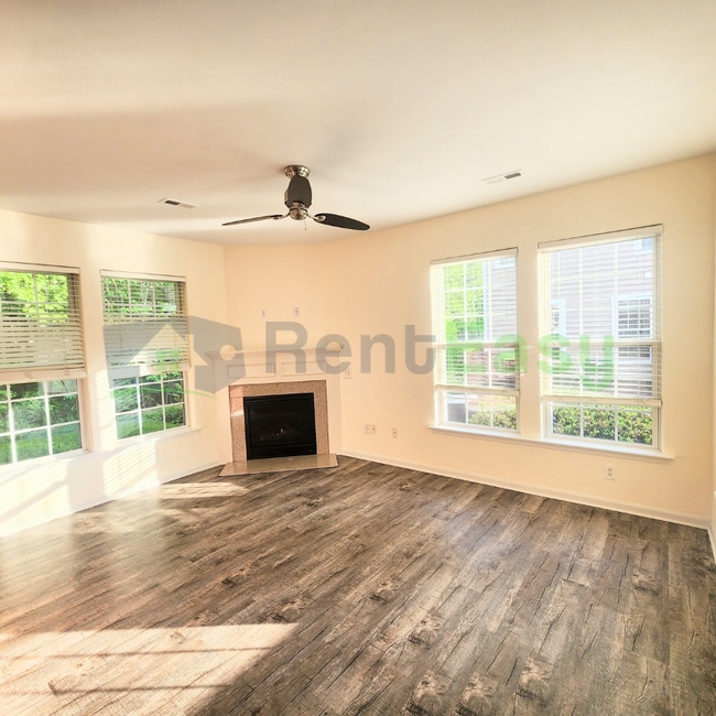 Building Photo - 2250 Humphreys Dr