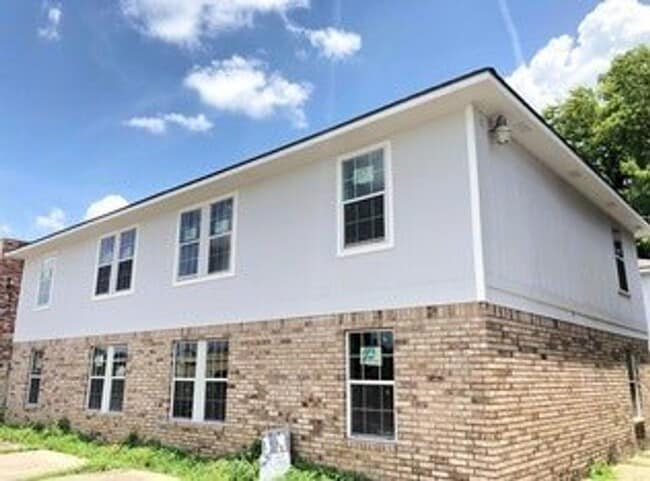 Photo - 644 N Donmoor Ave Apartment