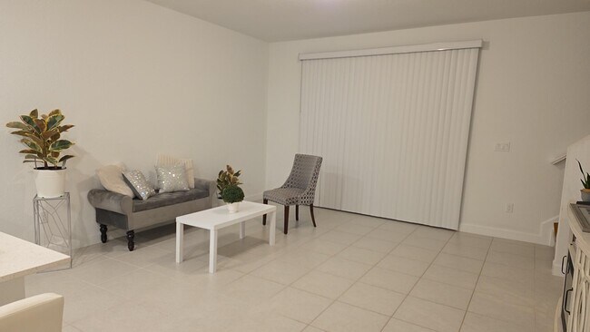 Building Photo - 512 Rivergrass St