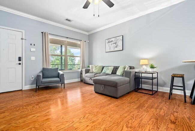 Building Photo - 836 W Glenn Ave