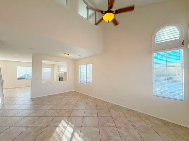 Building Photo - 7473 Glorious Sun Dr