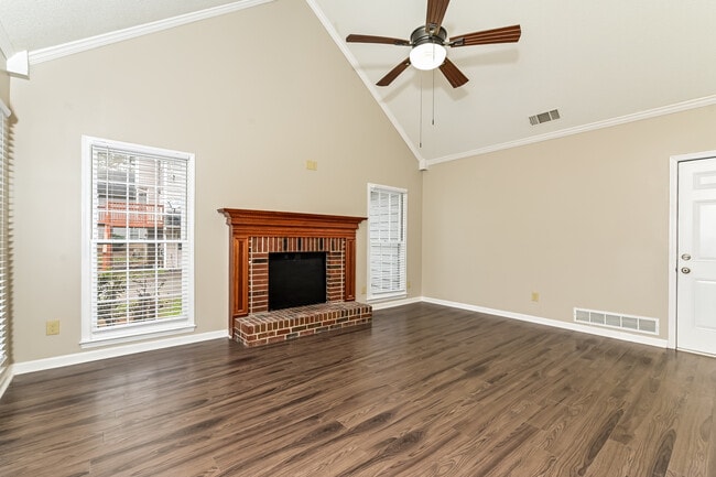 Foto del edificio - 3307 Poplar Ridge Dr