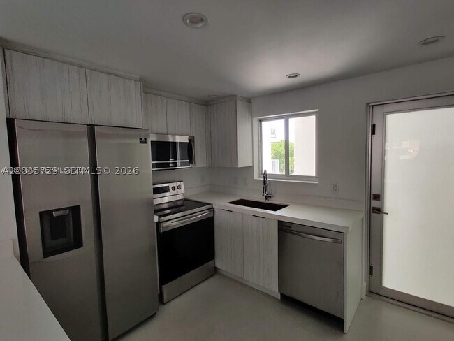 Foto del edificio - 3755 NE 167th St