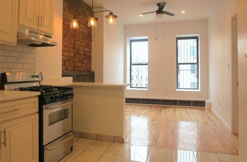 Primary Photo - 159 E 110th St