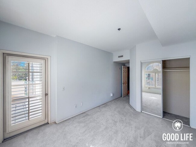 Building Photo - 640 Camino De La Reina
