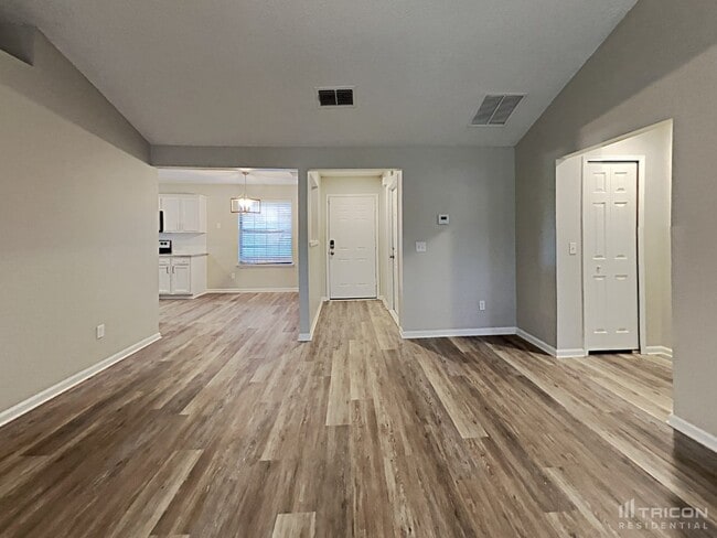 Building Photo - 9736 Villiers Dr S