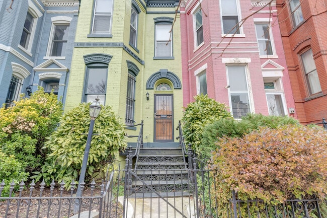 Photo - 321 F St NE House