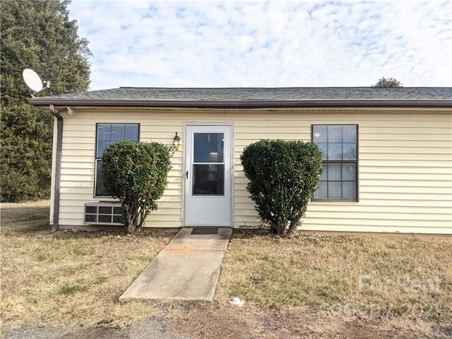 Primary Photo - 270 Lytton St
