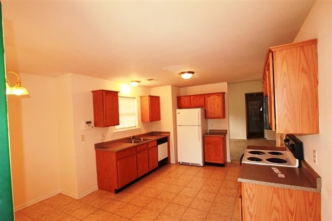 Building Photo - 601 Sherard Cir
