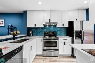 Building Photo - 3082 S Oakland Forest Dr