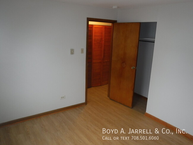 Building Photo - Immediate occupancy one bedroom