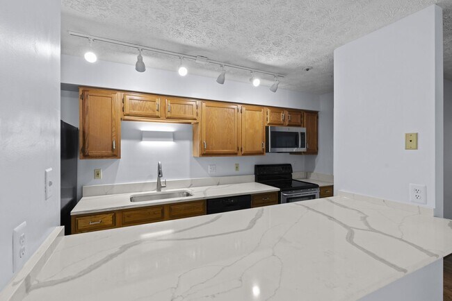 Foto del edificio - Coming Soon! Beautiful 2nd Floor Condo End Unit! Off of Route MD 100 & Close to MD Commuter Routes!
