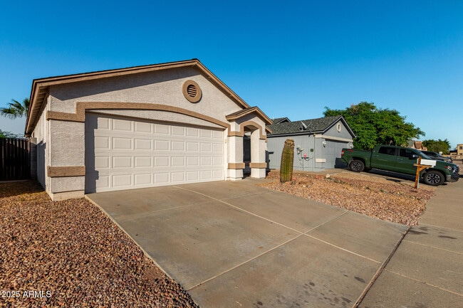 Building Photo - 3122 W Donald Dr