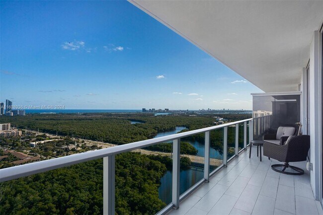 Foto del edificio - 16385 Biscayne Blvd