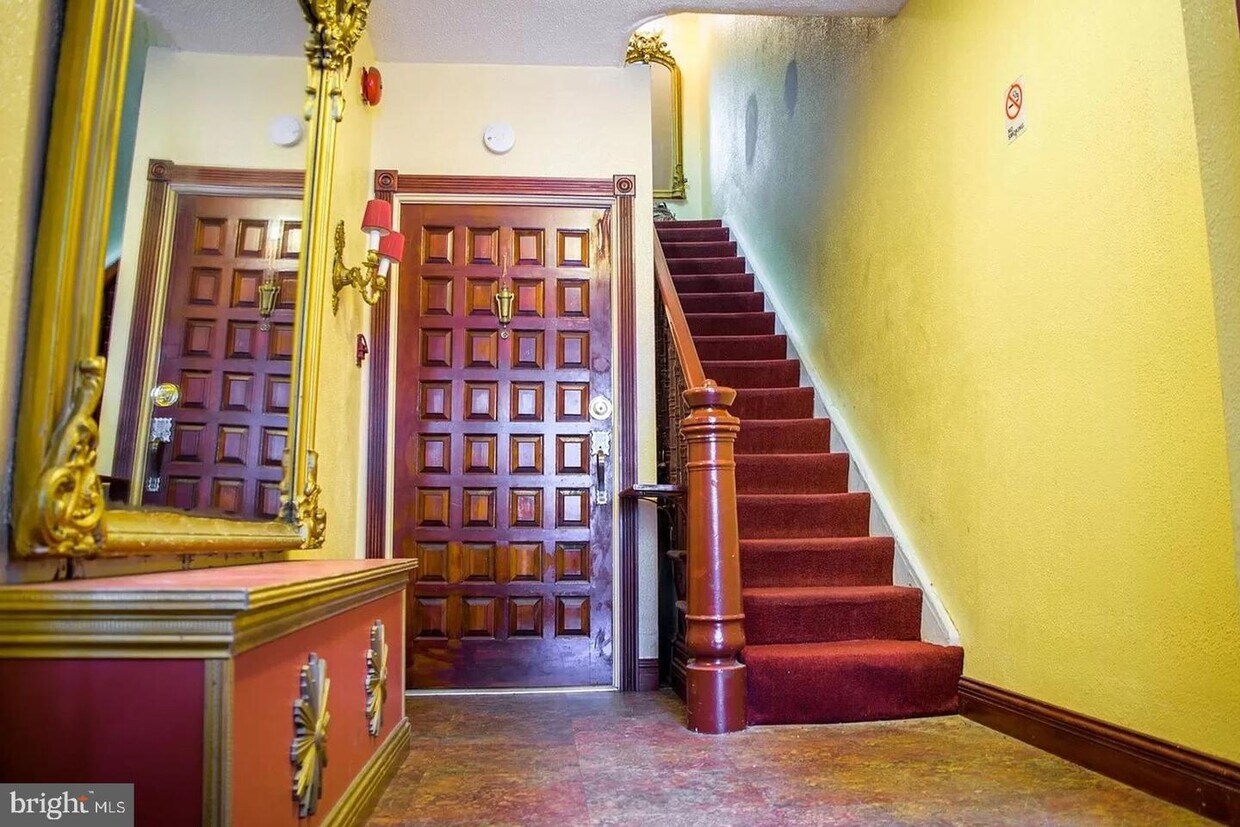 Building Photo - 9 E Read St