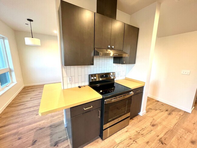 Foto del edificio - New, Pet Friendly, 2 bed 2 bath Townhouses!