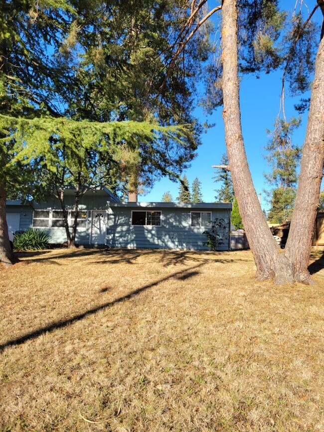 Foto del edificio - Ready NOW -Cute 3 Bedroom Home with Large ...