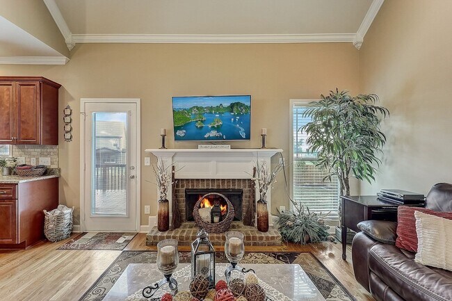 Building Photo - 6040 Sanmar Dr
